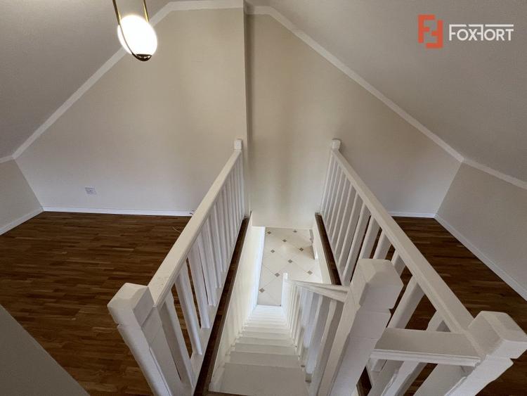Apartament cu 3 camere, de vanzare, zona Dambovita