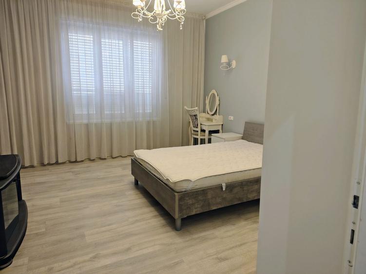 Apartament 3 camere la casa ,ultracentral, 550 E neg. Comision 50%