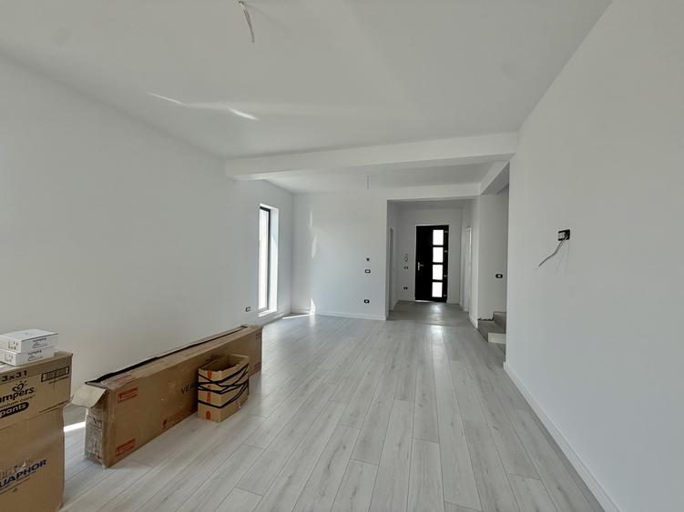 Duplex 4 camere, parter+etaj, 104mp utili, 270mp teren in Giroc
