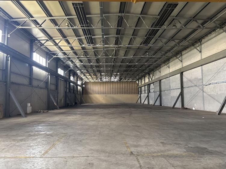 Depozit cu showroom de inchiriat de 1600 mp