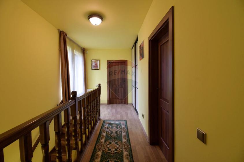 Casa cu 5 camere de inchiriat, zona Becas