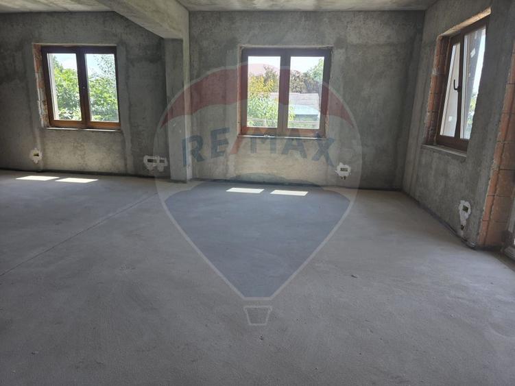 Vilă vedere lac teren 1562 mp + casa secundara veche Snagov