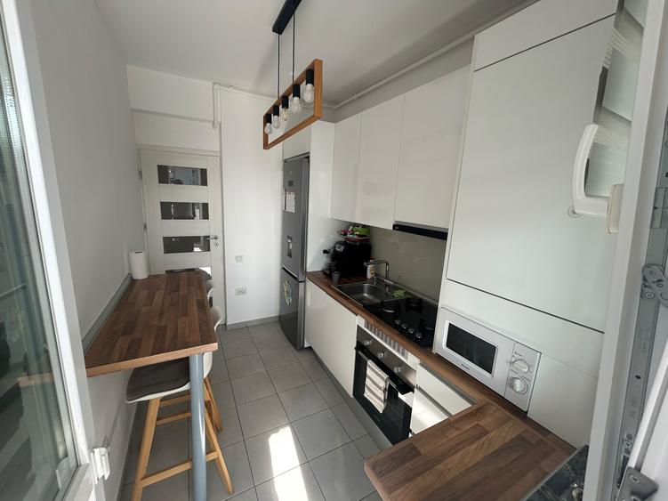 Apartament 2 camere decomandat, mobilat, utilat, metrou Berceni