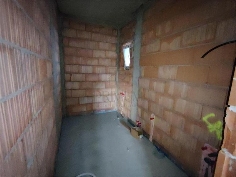 Duplex separat prin baie - toate utilitatile - proiect deosebit