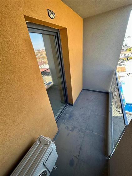 Etaj intermediar, bloc nou, 1 camera decomandat Poitiers Towers