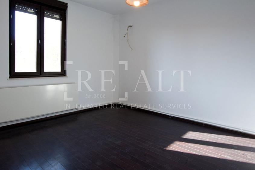 Inchiriere casa, vila 7 camere | Individuala, Renovata, Curte | Campul Pipera