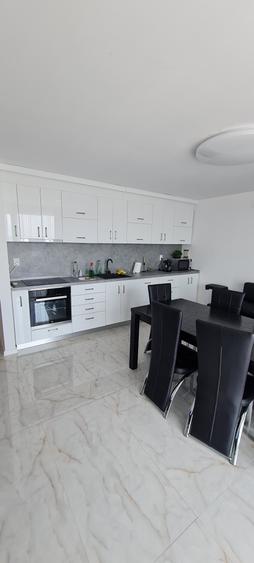Vand apartament 3 camere