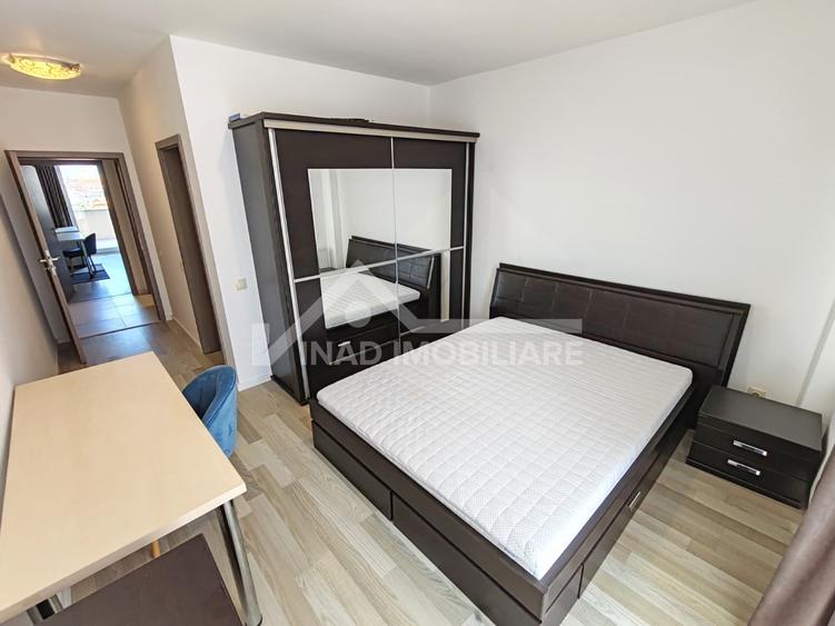 Apartament cu 3 camere, 2, bai, balcon si terasa, Strada Constanta
