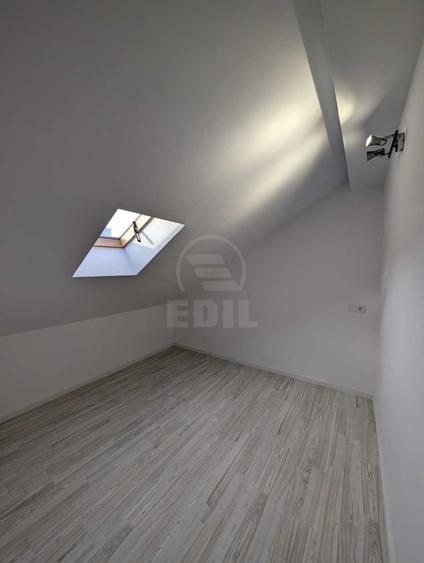 Mansarda de 4 camere, zona centrala, Floresti !
