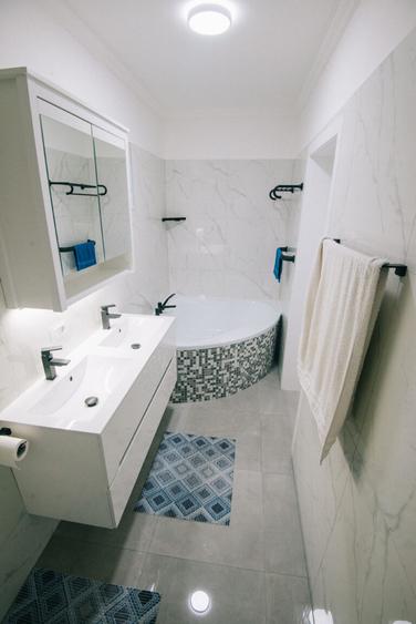 Casă renovată integral, 100 mp utili, curte 250 mp | Gruia - investitie