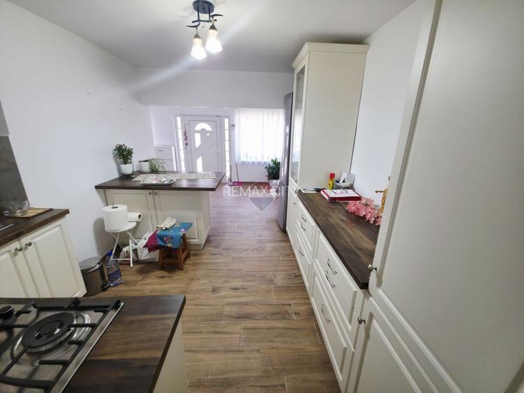 Casă / Vilă cu 3 camere de vânzare - 35