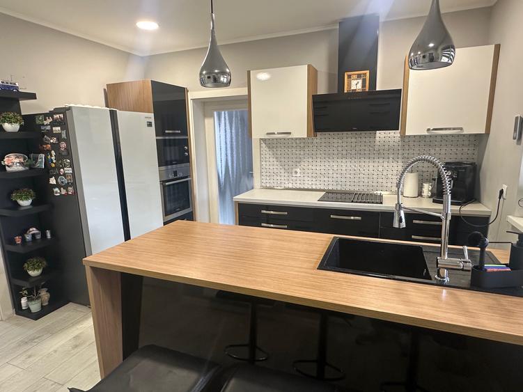 Casa individuala 5 camere - 2 bai - 922 mp teren - garaj - Selimbar