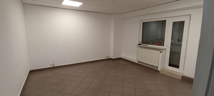 Vanzare apartament 3 cam la parter cu balcon stradal zona Parc Sebastian sect 5