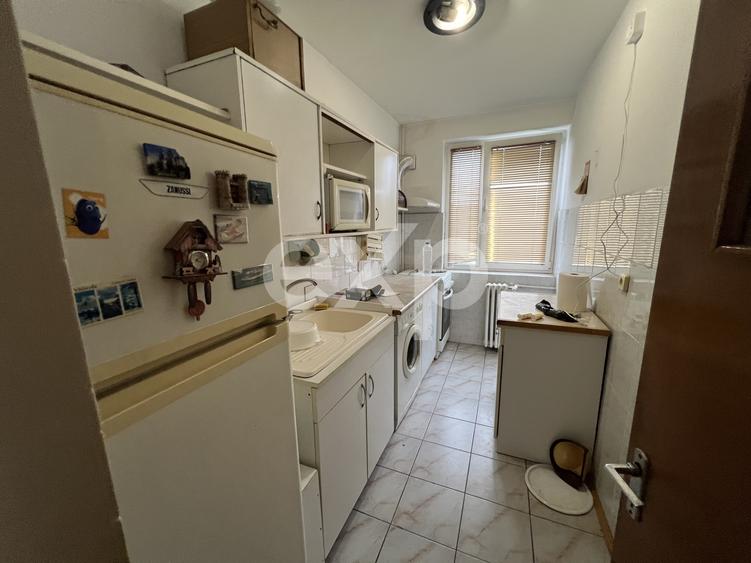 3 camere Decomandat electrica/sanitare refăcute 12 m Metrou Apărători reabilitat