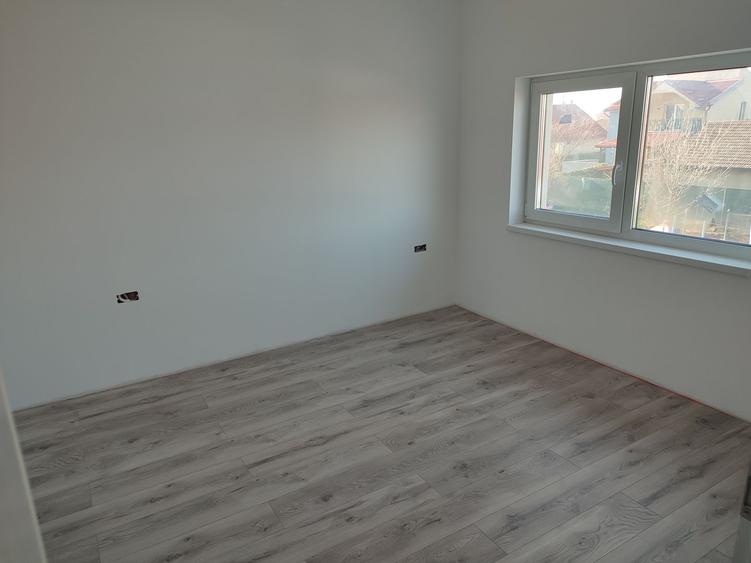 Sacalaz, 1/2 Duplex pe Etaj, 4 Camere,2 Bai,Terasa Acoperita