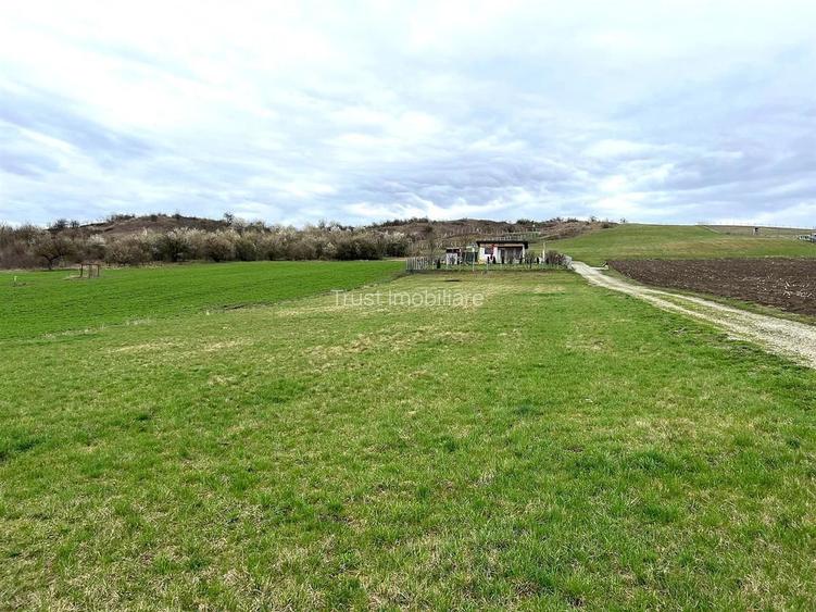 Teren extravilan zona lac Sigmir utilitati