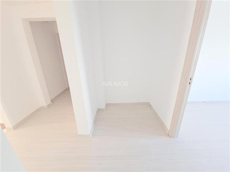 Apartament 3 decomandate, etaj 1, renovat, zona Ura
