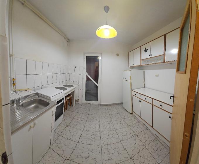 Vand apartament 3 camere zona Far