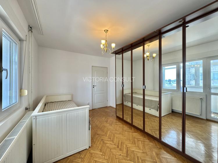 Apartament de 3 camere de inchiriat in zona Chibrit/1 Mai - 9
