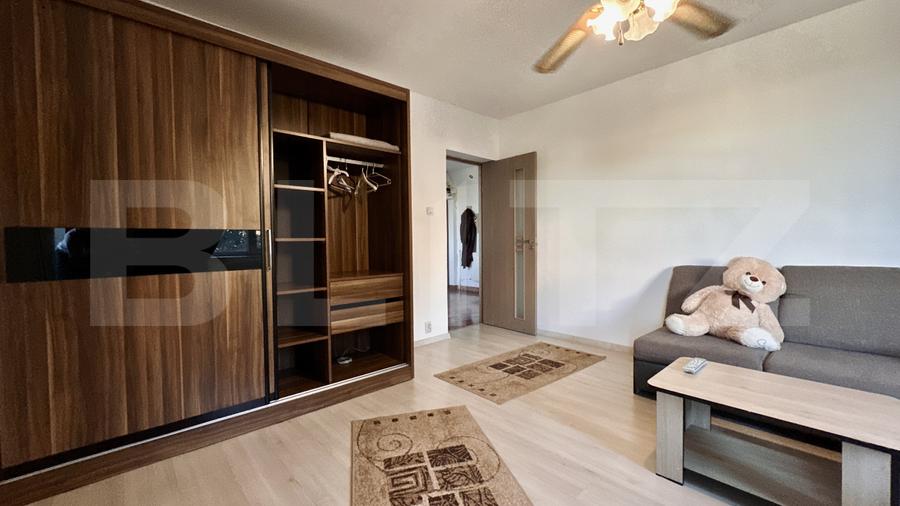 Apartament cu 3 camere, decomandat, etaj 3/4, dublă orientare, Rogerius