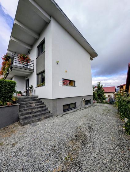 Casă individuala cu 4 camere, teren 450 mp și foișor în Florești
