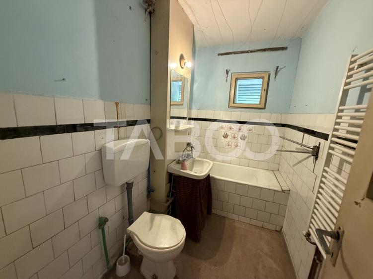 Apartament semidecomandat 4 camere 2 bai etaj 2 zona 1 Decembrie 1918