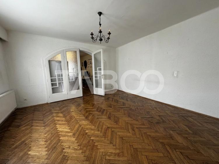 Spatiu de inchiriat zona pietonala 133 mpu 5 camere Centrul Istoric