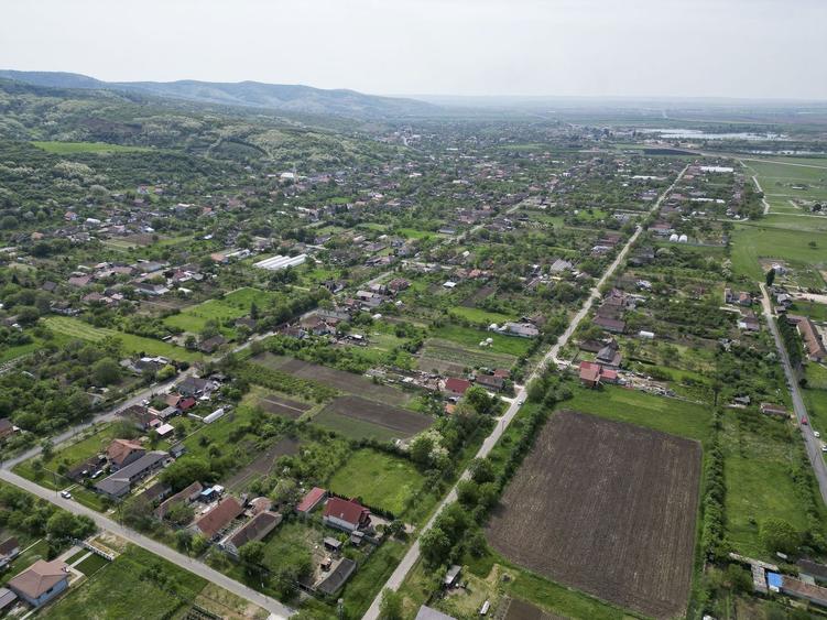 Teren Intravilan de 3,090 mp în Cuvin