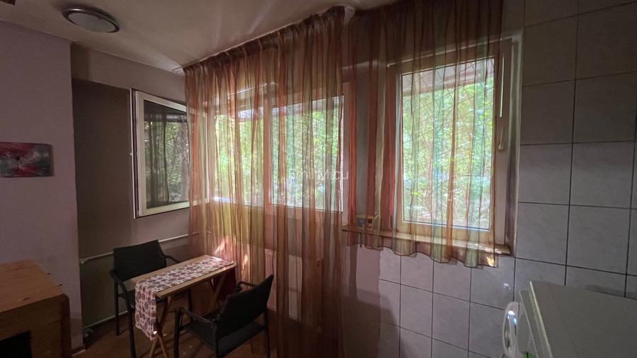 Vând garsonieră zona Favorit - 10
