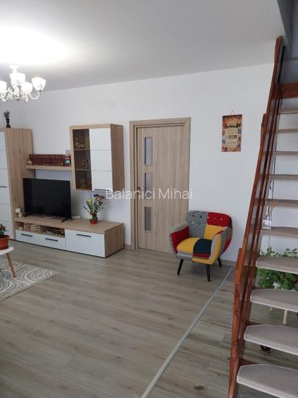 Casă de vânzare + terenul aferent  - 4