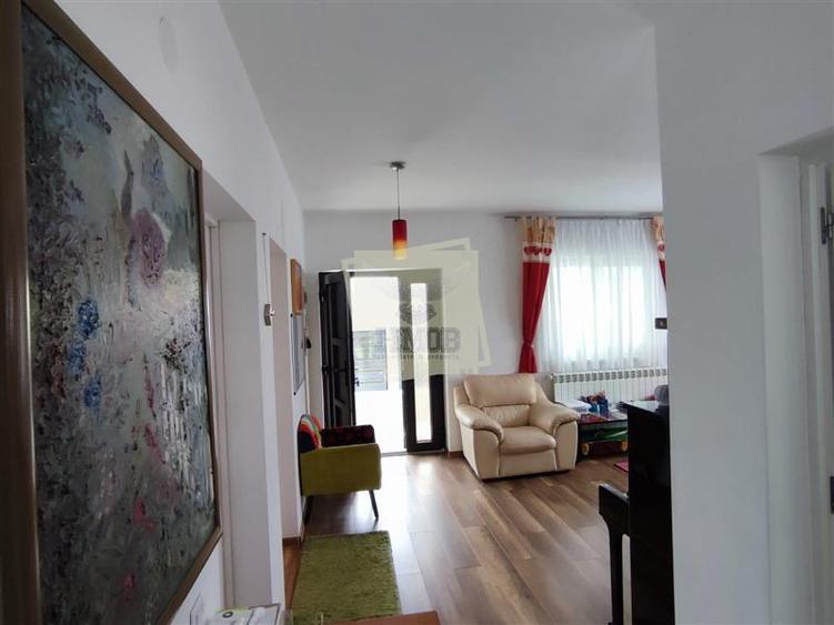 Casa individuala 5 camere terasa acoperita 3 bai si 458 mp teren in Cristian