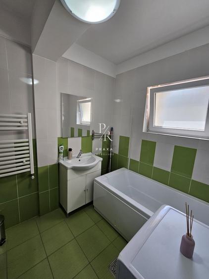 Spatiu de inchiriat, 90 mp cu terasa de 20 mp, Str Eroilor, Floresti!