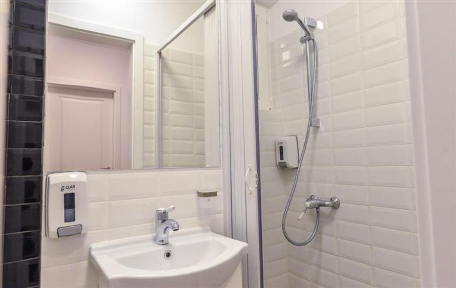 Calea Victoriei apartament 2 camere, mobilat  si  utilat