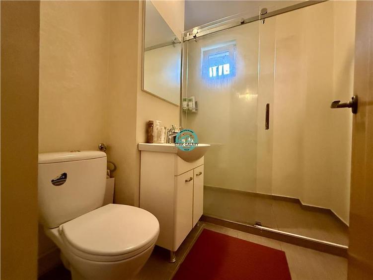 Apartament tip penthouse cu 5 camere de inchiriat, zona Poli 2