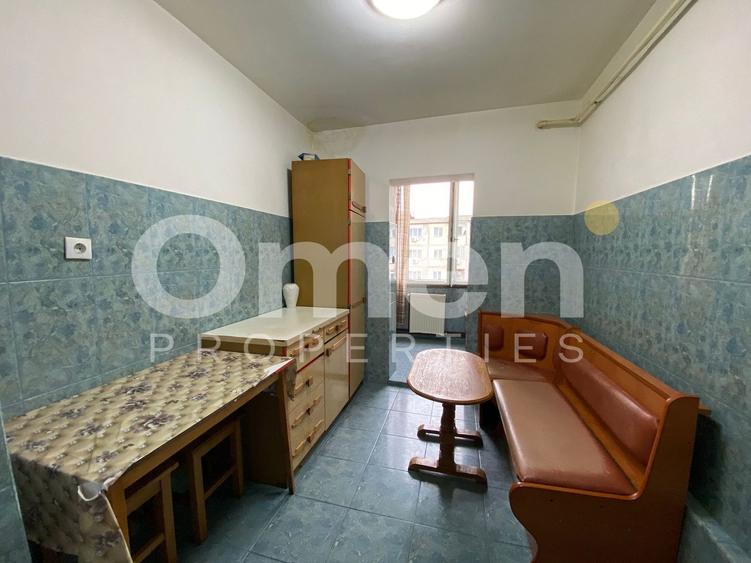 Apartament cu 3 camere, decomandat, etaj intermediar, zona Farmacia Somesan