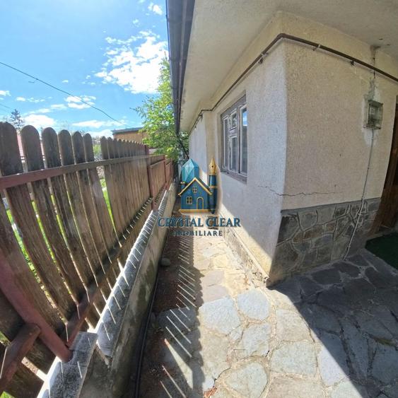 Casă 2 camere + teren 1700 mp - zona Platoul Cornești, str. Trebely