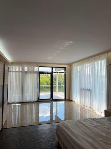 VILA ELEGANTA CU PISCINA INCALZITA SI IESIRE LA LAC - 36