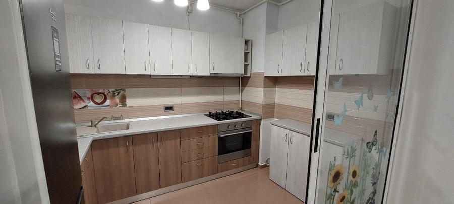 Apartament 3 camere de vanzare