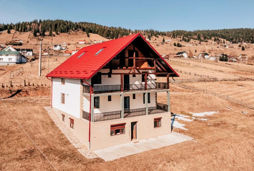 Pensiune 9 camere, iaz propriu, 3.808 mp teren -Mestecanis19 min de Vatra Dornei