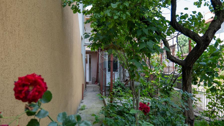 Andronache -vanzare casă si teren intravilan cu suprafata de 241 mp