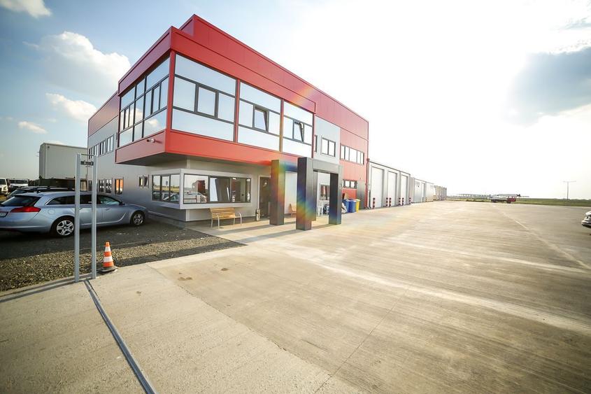 Spații moderne 205 mp și parcare, lângă autostradă