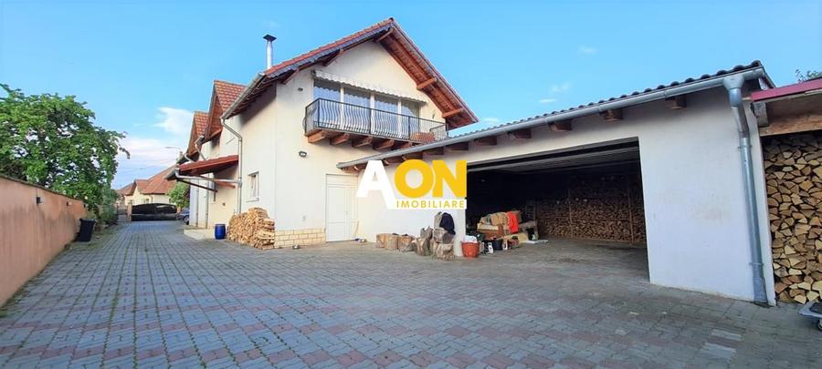 Casa pentru 2 familii, 7 Camere, 2 Garaje, 1500MP Teren
