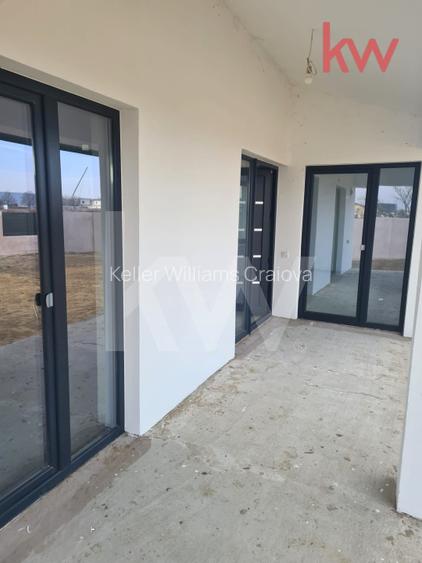 Casă parter, construcție solidă, teren generos – Cârcea, zona Metro - 4