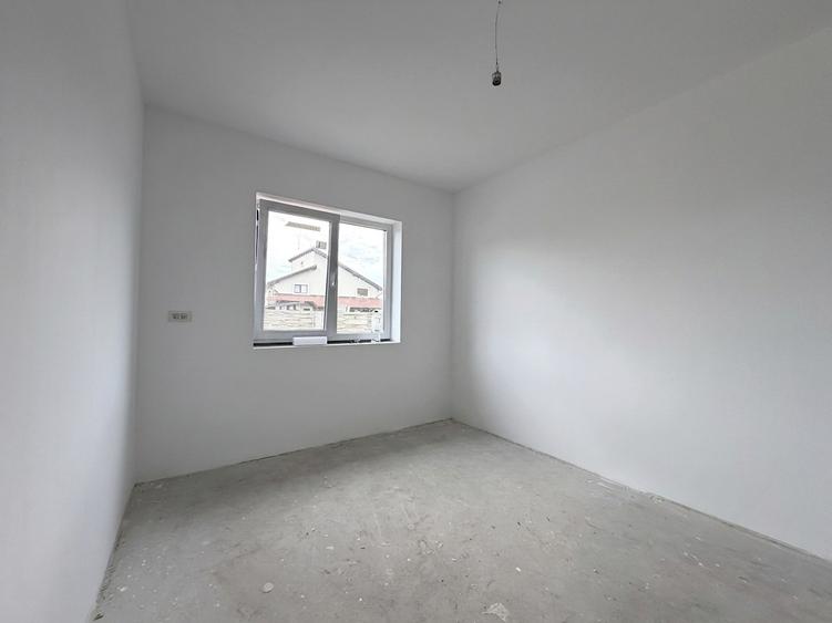 Duplex 4 camere, 96 mp utili, 16 mp terasa, 370 mp teren - Sag