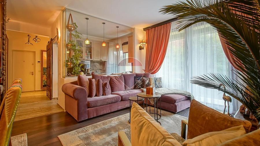 Apartament Unic, cu Priveliste Superba și Design Exotic – Str. Bobâlna