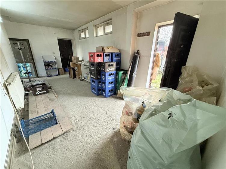 Secuieni - 17 km de Bacau - spatiu comercial