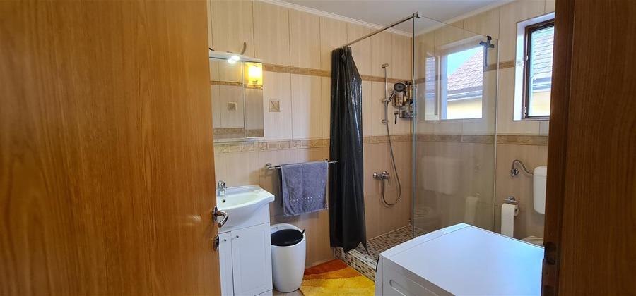 Vila P+M cu garaj inchis, in Bujac, pe colt