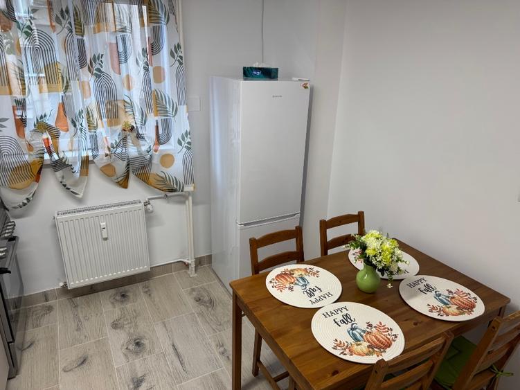 Închiriez apartament 4 camere zona Dristor -Baba novac