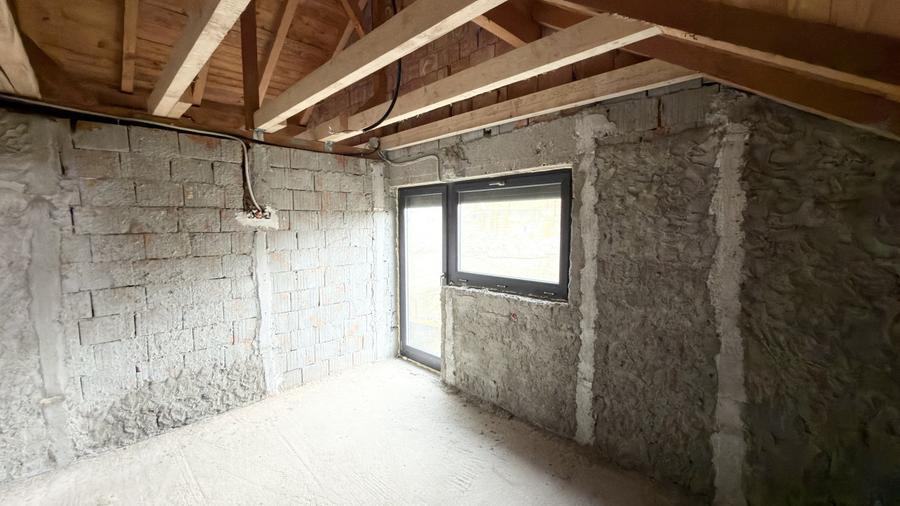 Casa de vanzare la rosu | 180 mp | 710 mp teren | Blaj
