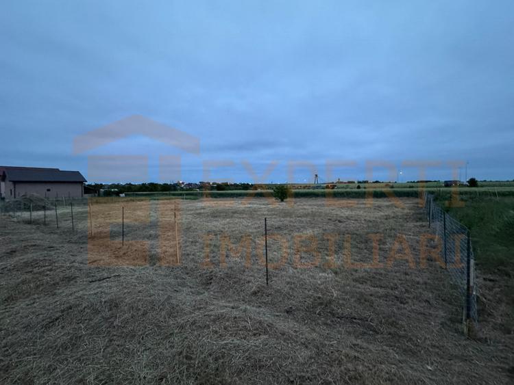 Teren 980 mp, situat in zona Lazu ; COMISION 0%